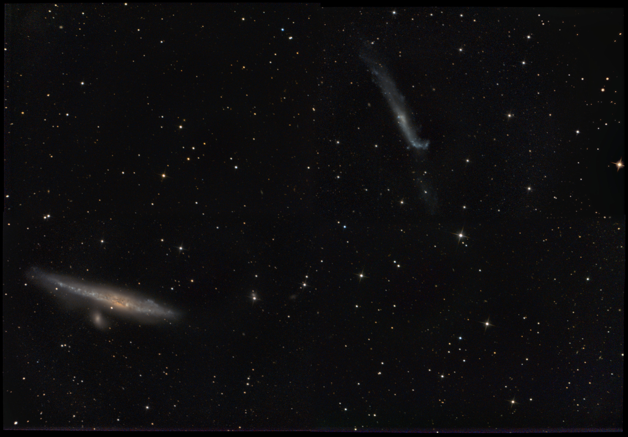 NGC 4631 (Bálna-galaxis)  és Az NGC 4656/57 (Hokiütő-galaxis)